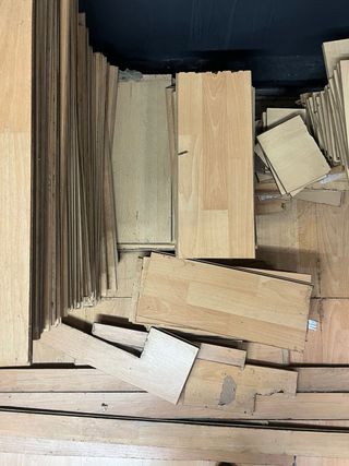 Suelo de parquet en buen estado 500 metros.