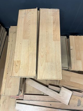 Suelo de parquet en buen estado 500 metros.