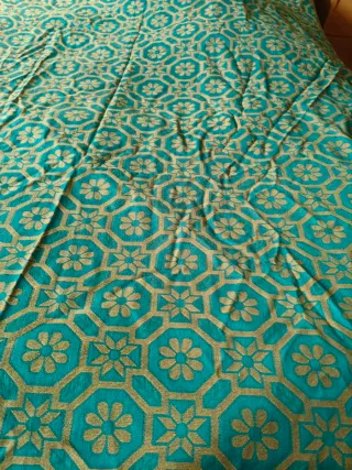 Tela preciosa con estampado floral