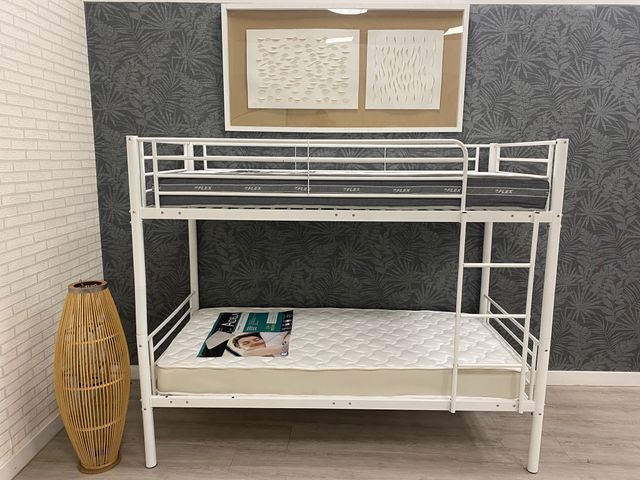 Litera metálica blanca