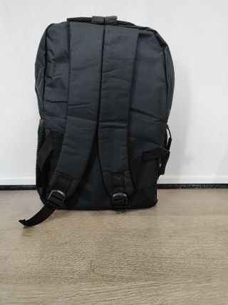 Mochila negra urbana y deportiva – nueva