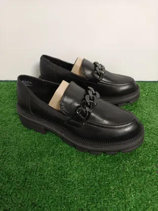 Mocasines Marco Tozzi Negros con Cadena