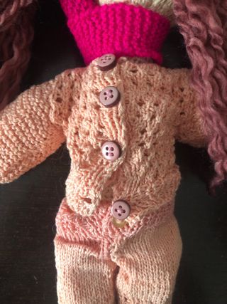 Muñeca de ganchillo artesanal