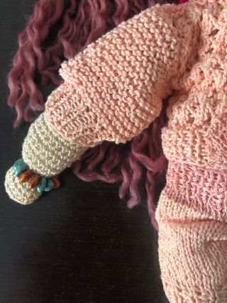 Muñeca de ganchillo artesanal