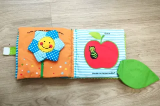 Cucamona libro para bebé