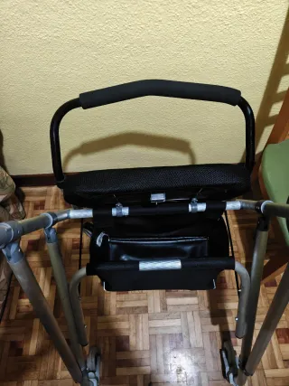 Andador Kanguro prácticamente nuevo