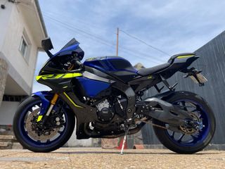 Yamaha R1 2016