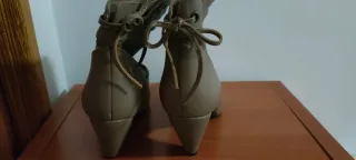 NUEVOS 38 Botines beige tacón