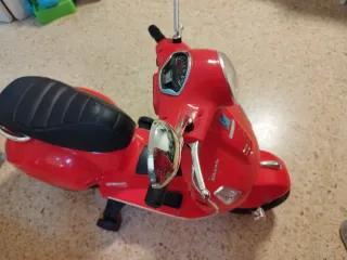 Moto Vespa Infantil Roja Eléctrica