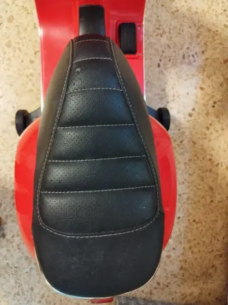 Moto Vespa Infantil Roja Eléctrica