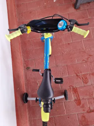 BICICLETA INFANTIL AZUL Y AMARILLA