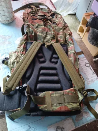 Mochila Camuflaje Verde y Rojo