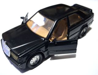 Modellino Mercedes Benz 190 E 1985 1:43