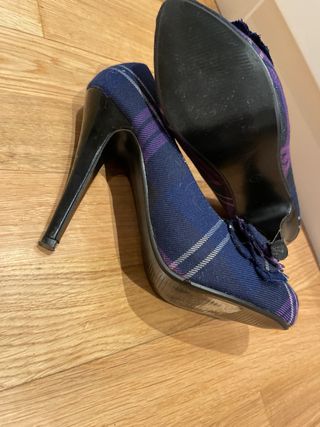 Zapatos de tacón cuadros azul y morado
