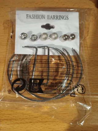 Pendientes de moda plateados sin abrir