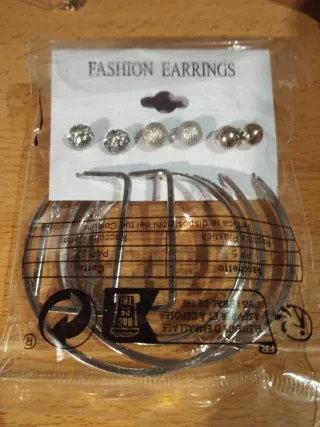Pendientes de moda plateados sin abrir