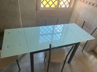 Mesa cristal templado y 4 sillas