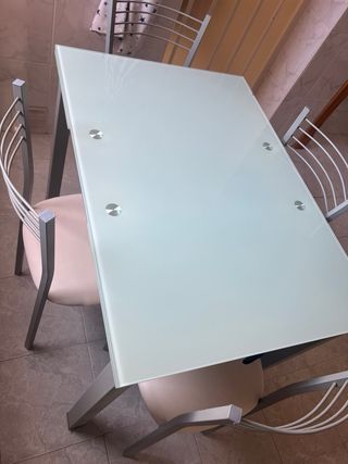 Mesa cristal templado y 4 sillas