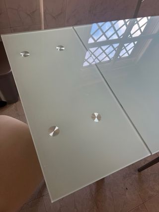 Mesa cristal templado y 4 sillas
