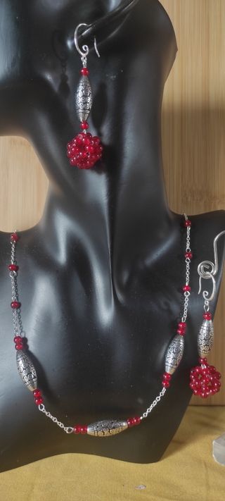 Conjunto elegante perlas vidrio y apliques