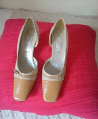 Zapatos piel beig mujer