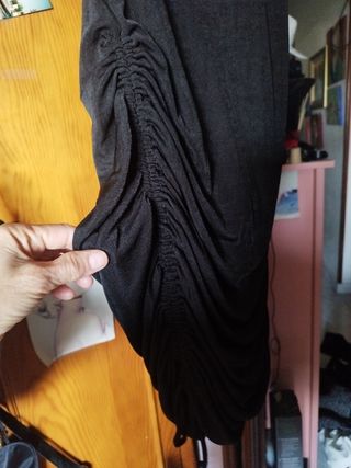 Vestido negro de fiesta fruncido a los