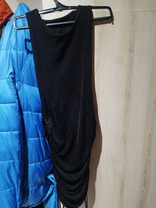 Vestido negro de fiesta fruncido a los