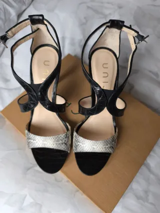 Sandalias Unisa Tacón Negro Piel Serpiente