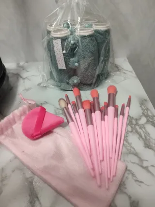 Lote 26 brochas y pinceles de maquillaje nuevas