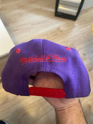 Gorra New Era Raptors NBA Morada y Roja