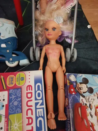 Rastrillo de juguetes: Muñecas, Patines, Libros...