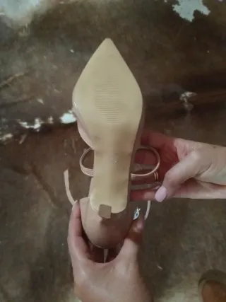 Zapatos de tacón beige talla 40