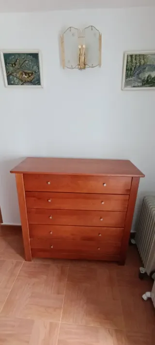 Tavolo da pranzo e sedie in legno