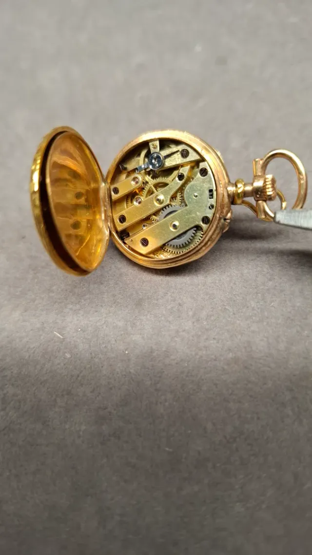 Reloj de oro y diamantes para señora