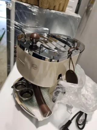 Macchina da caffè DeLonghi Icona Vintage ECOV Beige