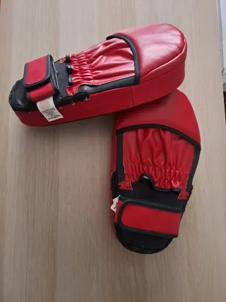 KIT BOXEO. ADIDAS 14 Y DOMYOS 8. MANOPLAS ENTRENO