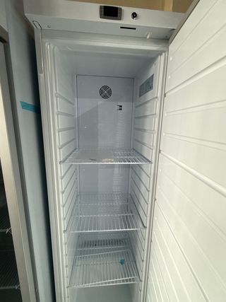 Nevera puerta de acero