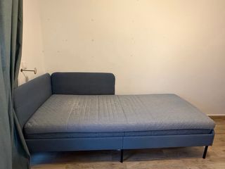 Cama tapizada Ikea azul con 2 colchones