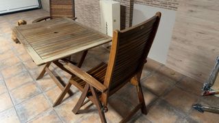 Mesa y 2 Sillas de Madera Plegables