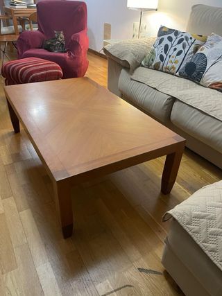 Mesa auxiliar cristal y madera, armario y mesas