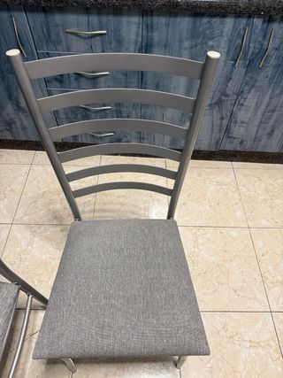 Mesa de cristal y acero