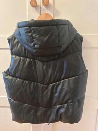 Chaleco acolchado Zara negro capucha