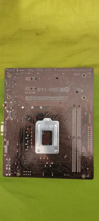 Placa Base MSI B250M + i3 7100 ( no backplate)