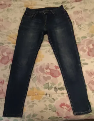 Pantalón vaquero oscuro