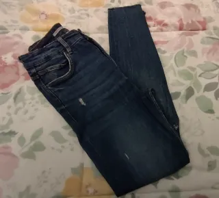 Pantalón vaquero oscuro