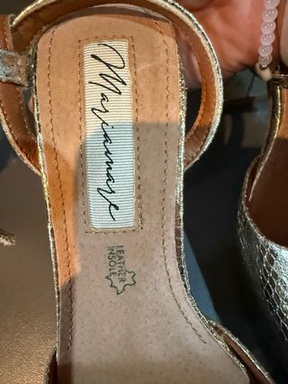 Tacones dorados Mariamare