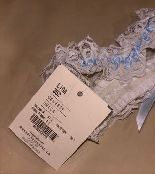 Liga de encaje azul y blanco