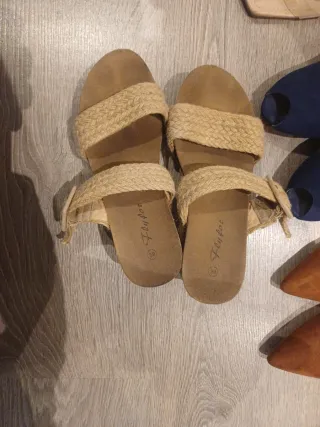 Zapatos planos y sandalias