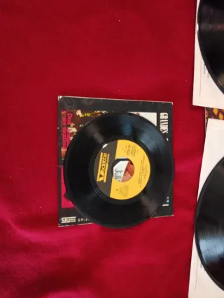 Vinilos De Película. 3 LP's, 1 doble. Y un single.