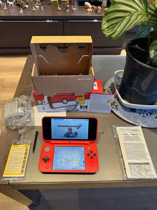 Nintendo 2DS XL Edición Poké Ball Roja